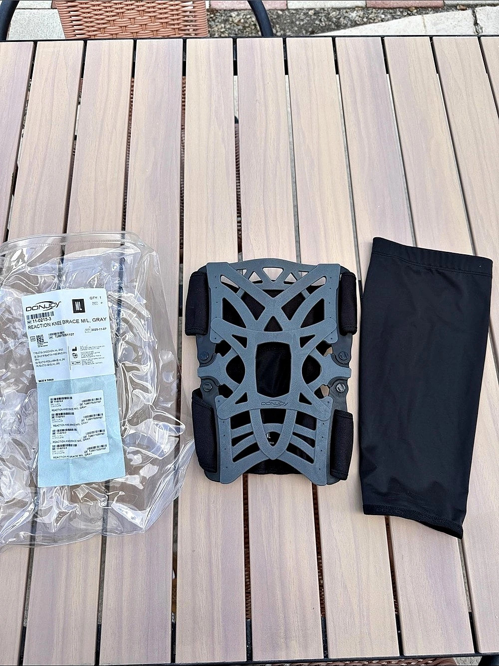 DonJoy Reaction Knee Brace ML Knee Brace in Black & Gray NWT